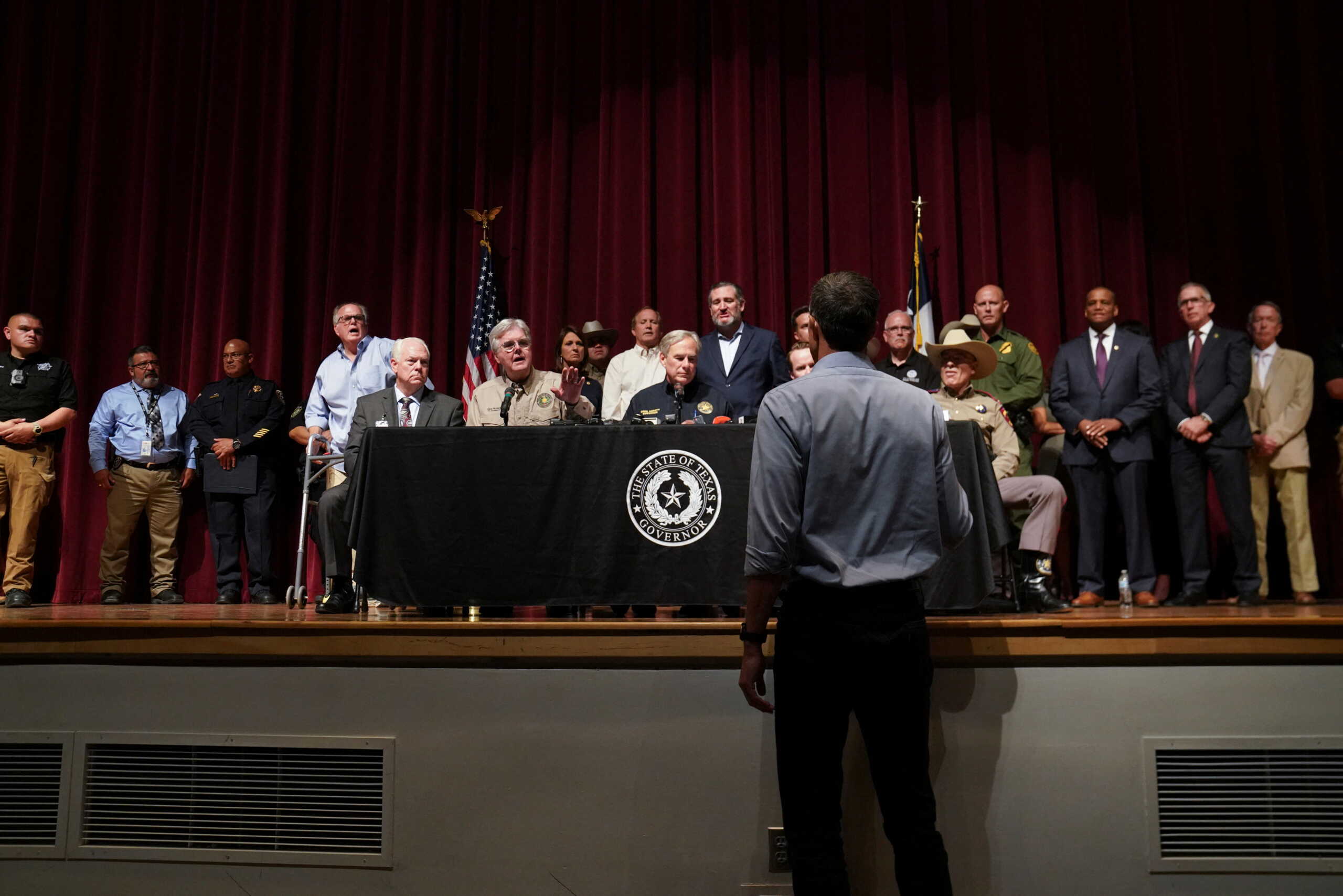 Texas Democratic gubernatorial candidate Beto O'Rourke disrupts a press conference held by Governor Greg Abbott the day after a gunman killed 19 children and two teachers at Robb Elementary School in Uvalde, Texas, U.S. May 25, 2022.  REUTERS