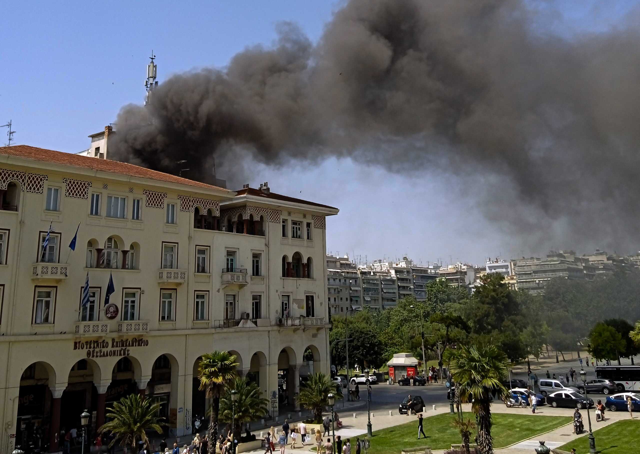 Φωτιά στη Θεσσαλονίκη: Αυτή είναι η κατάσταση των ανθρώπων που μεταφέρθηκαν στο νοσοκομείο – Ανάμεσά τους δύο παιδάκια