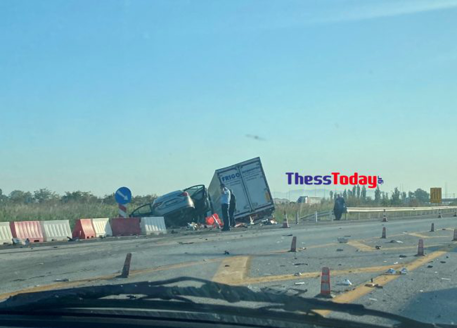 Τροχαίο στην Θεσσαλονίκης – Βέροιας: Σφοδρή σύγκρουση αυτοκινήτου με νταλίκα
