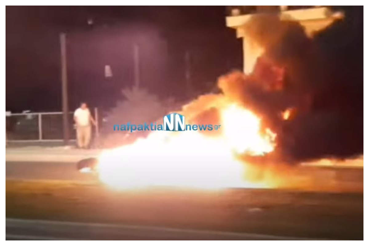 Σοβαρό τροχαίο στην Πάτρα: Μηχανάκι πήρε φωτιά μετά από σφοδρή σύγκρουση με αυτοκίνητο