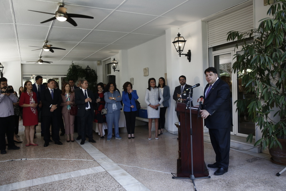 Ο νέος πρέσβης των ΗΠΑ στην Ελλάδα, Τζόρτζ Τσούνης, μιλάει στους καλεσμένους κατά τη διάρκεια δεξίωσης στην οικία του, Αθήνα, Τρίτη 10 Μαΐου 2022. ΑΠΕ-ΜΠΕ