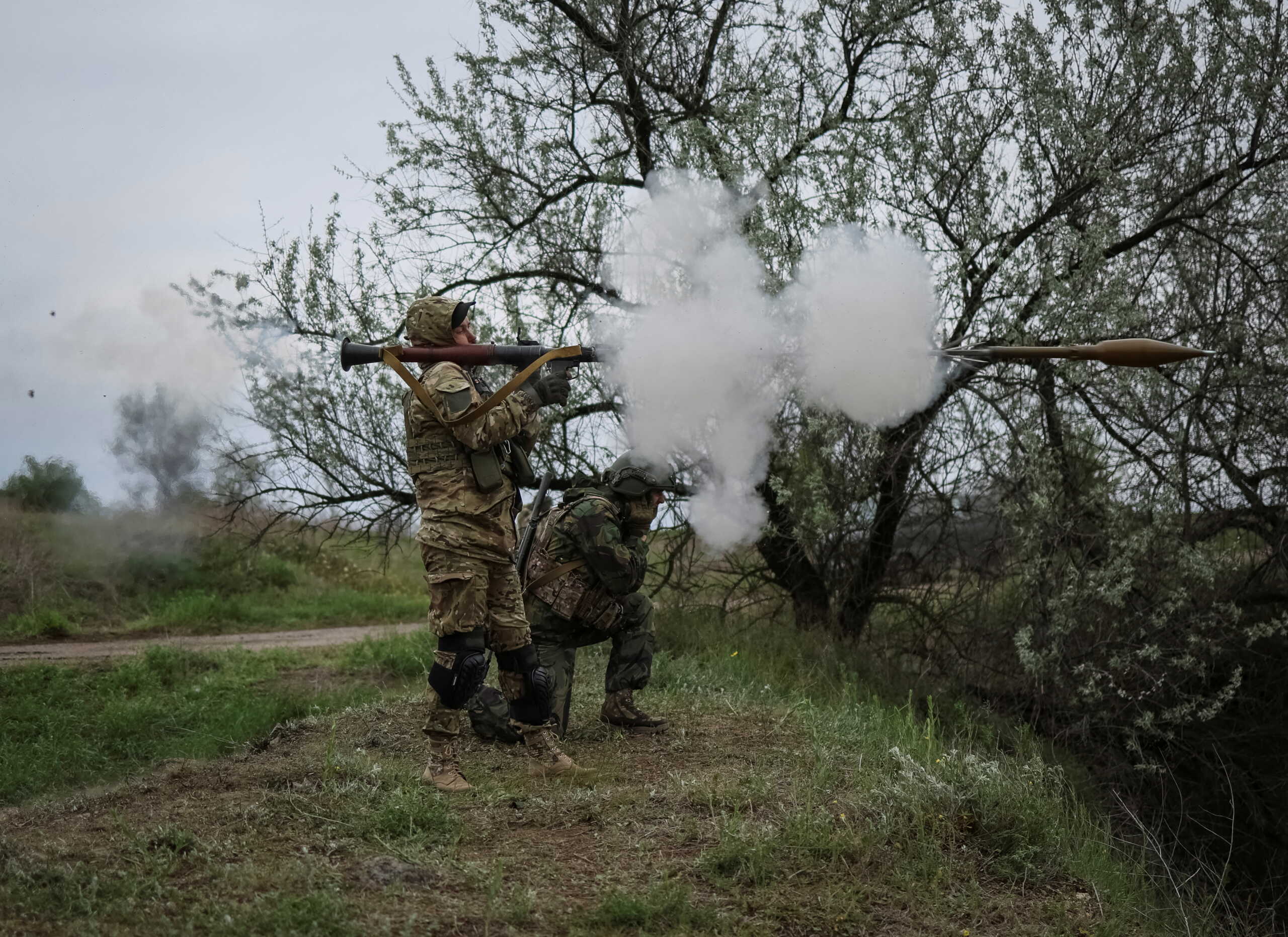 A Ukrainian serviceman of the Territorial Defence Forces fires a rocket-propelled grenade (RPG) launcher as part of a training exercise, amid Russia's invasion of Ukraine, in Dnipropetrovsk region, Ukraine May 14, 2022. REUTERS