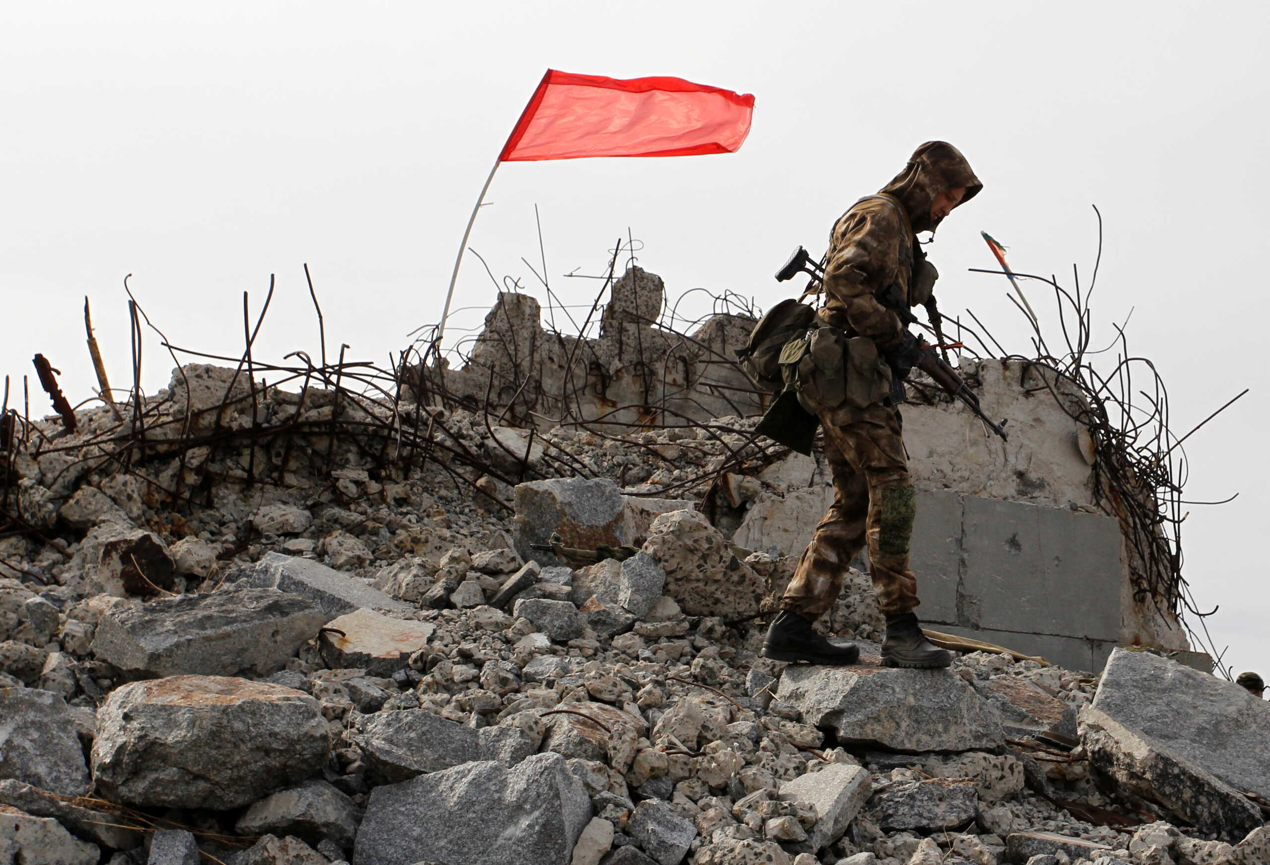 FILE PHOTO: A serviceman of the self-proclaimed Donetsk People’s Republic (DNR) walks at the damaged war memorial complex Savur-Mohyla during a ceremony marking the 75th anniversary of the liberation of the Donbas region from the Nazi occupation during World War Two, outside the rebel-held city of Donetsk, Ukraine September 7, 2018. REUTERS