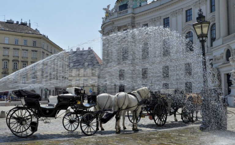 Ζέστη και κυκλοφοριακό απειλούν τις άμαξες στη Βιέννη