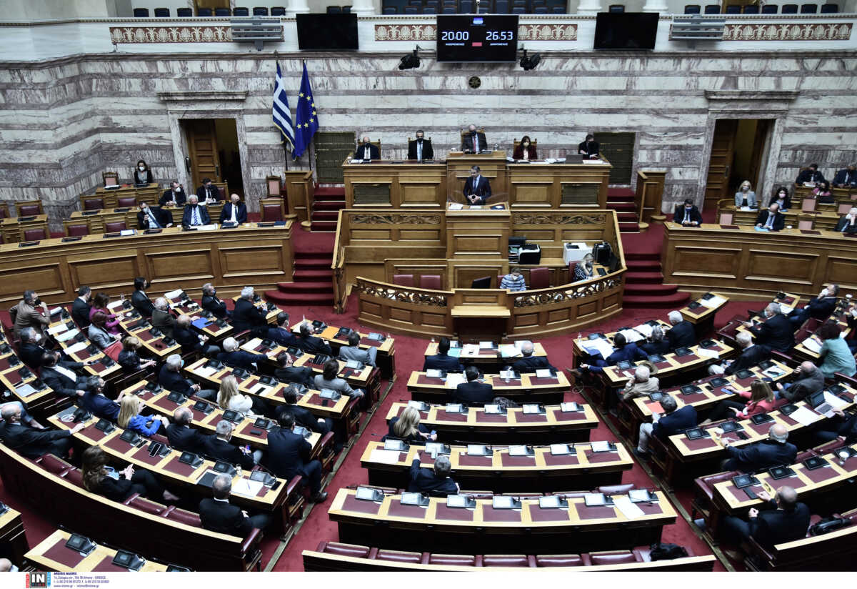 Βουλή: Παράταση μέτρων για τον κορονοϊό και Fuel Pass 2 – Ψηφίστηκαν οι τροπολογίες