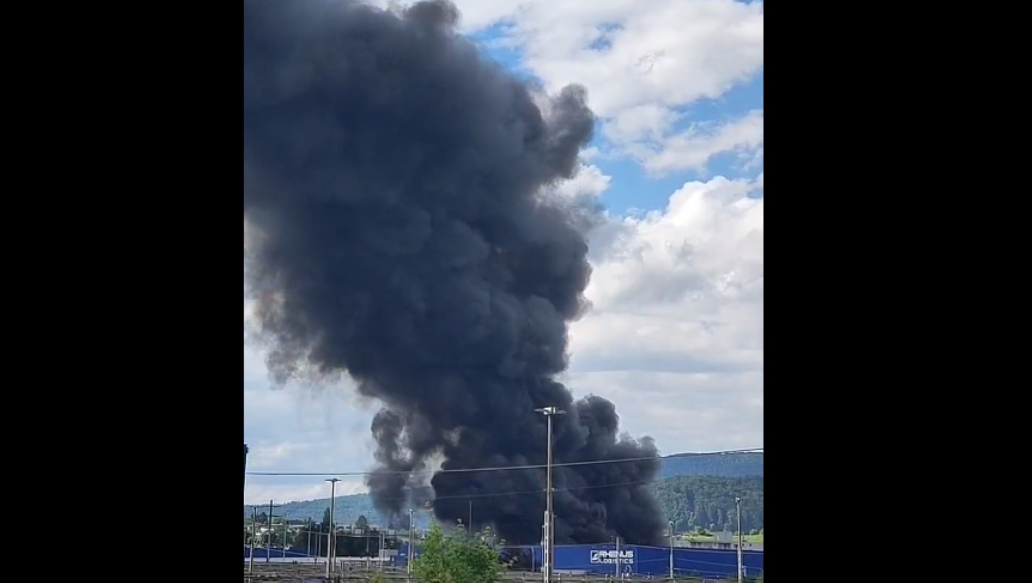 Ελβετία: Μεγάλη φωτιά σε βιομηχανικό κτίριο έξω από τη Ζυρίχη