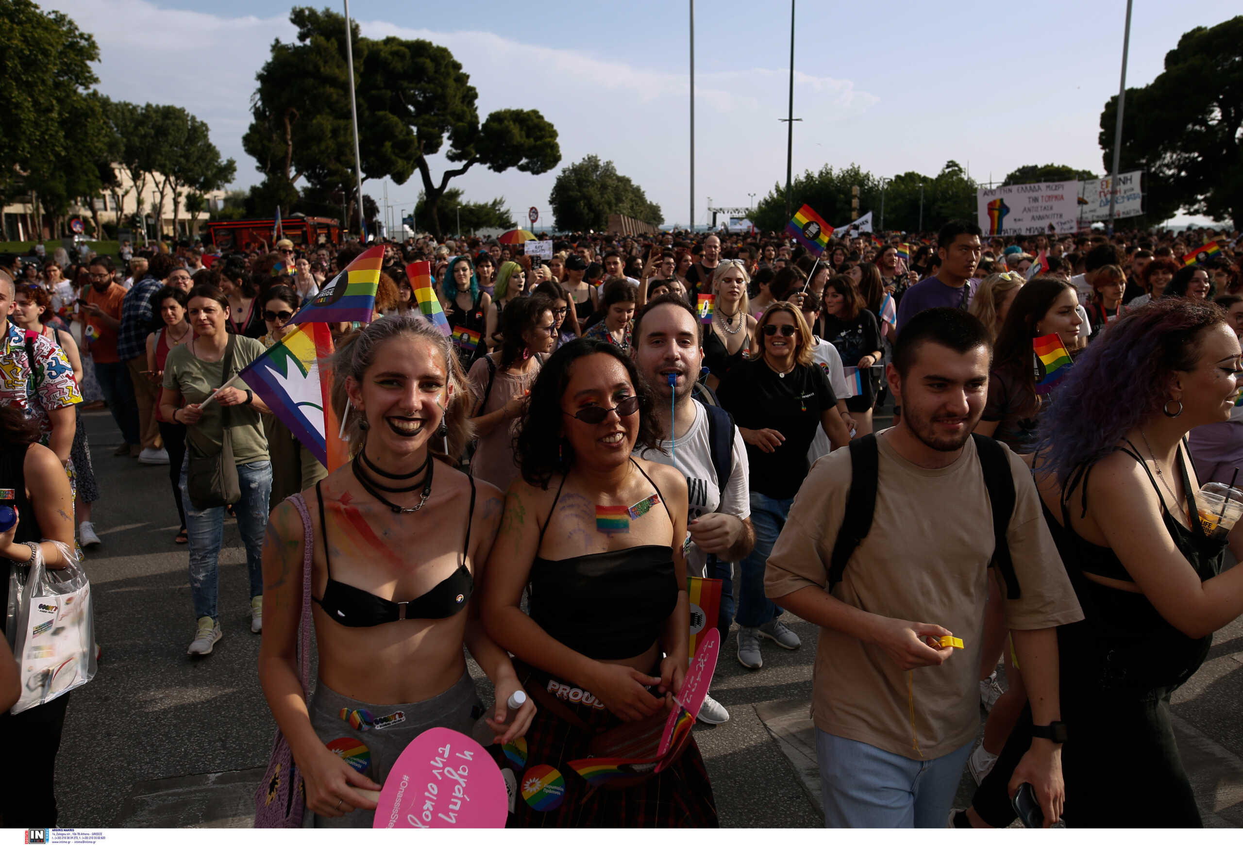 Thessaloniki Pride: Εικόνες από την παρέλαση υπερηφάνειας και τους πολιτικούς που έδωσαν το παρών