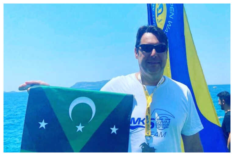 Νέα πρόκληση από την Τουρκία: Αντιδήμαρχος φωτογραφήθηκε με τη σημαία της «ανεξάρτητης Δυτικής Θράκης»