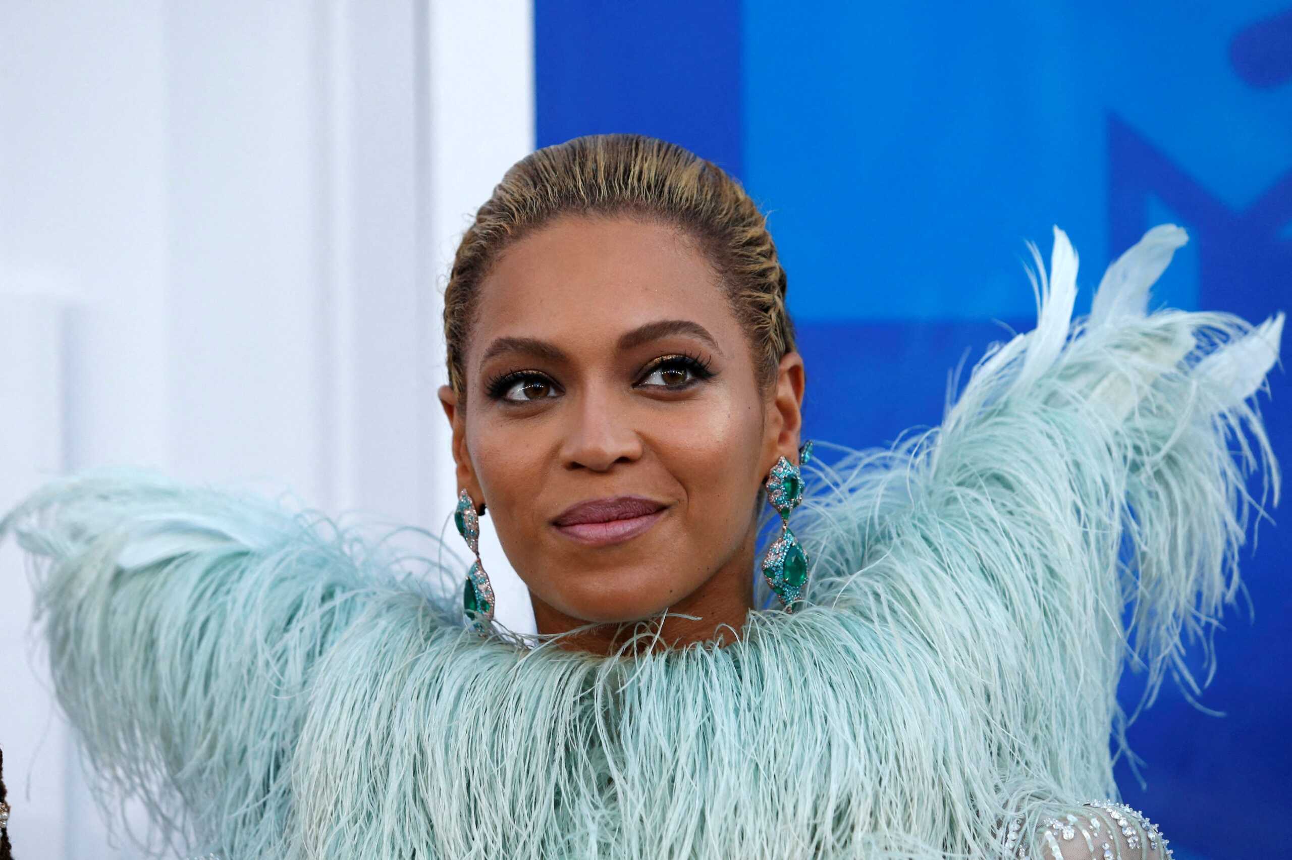 FILE PHOTO: Singer Beyonce arrives at the 2016 MTV Video Music Awards in New York, U.S., August 28, 2016.  REUTERS