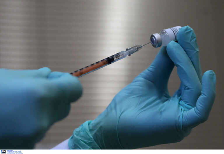 Κορονοϊός: Έρχονται νέες οδηγίες για απλοποίηση του εμβολιασμού - Τι θα κάνει η Ελλάδα