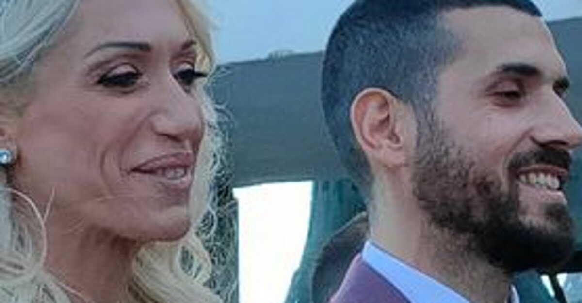 Πρώην παίκτρια του Survivor παντρεύτηκε στη Σύρο – Όμορφες στιγμές στο ξωκκλήσι πάνω στη θάλασσα