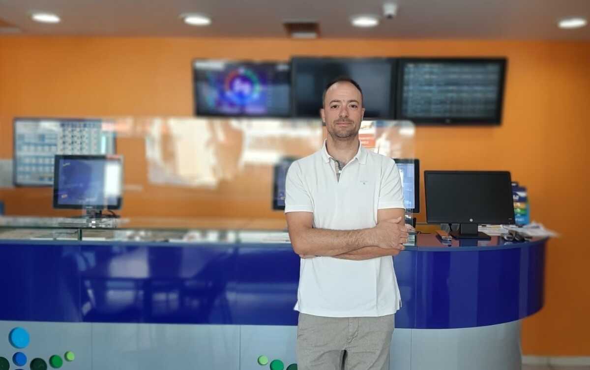 Ο κ. Νίκος Πετρόπουλος, ιδιοκτήτης του τυχερού καταστήματος ΟΠΑΠ στο Π. Φάληρο