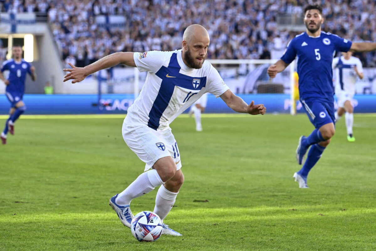 Soccer Football - UEFA Nations League - Group G - Finland v Bosnia and Herzegovina - Helsinki Olympic Stadium, Helsinki, Finland - June 4, 2022 Finland's Teemu Pukki in action with Bosnia and Herzegovina's Sead Kolasinac  Vesa Moilanen
