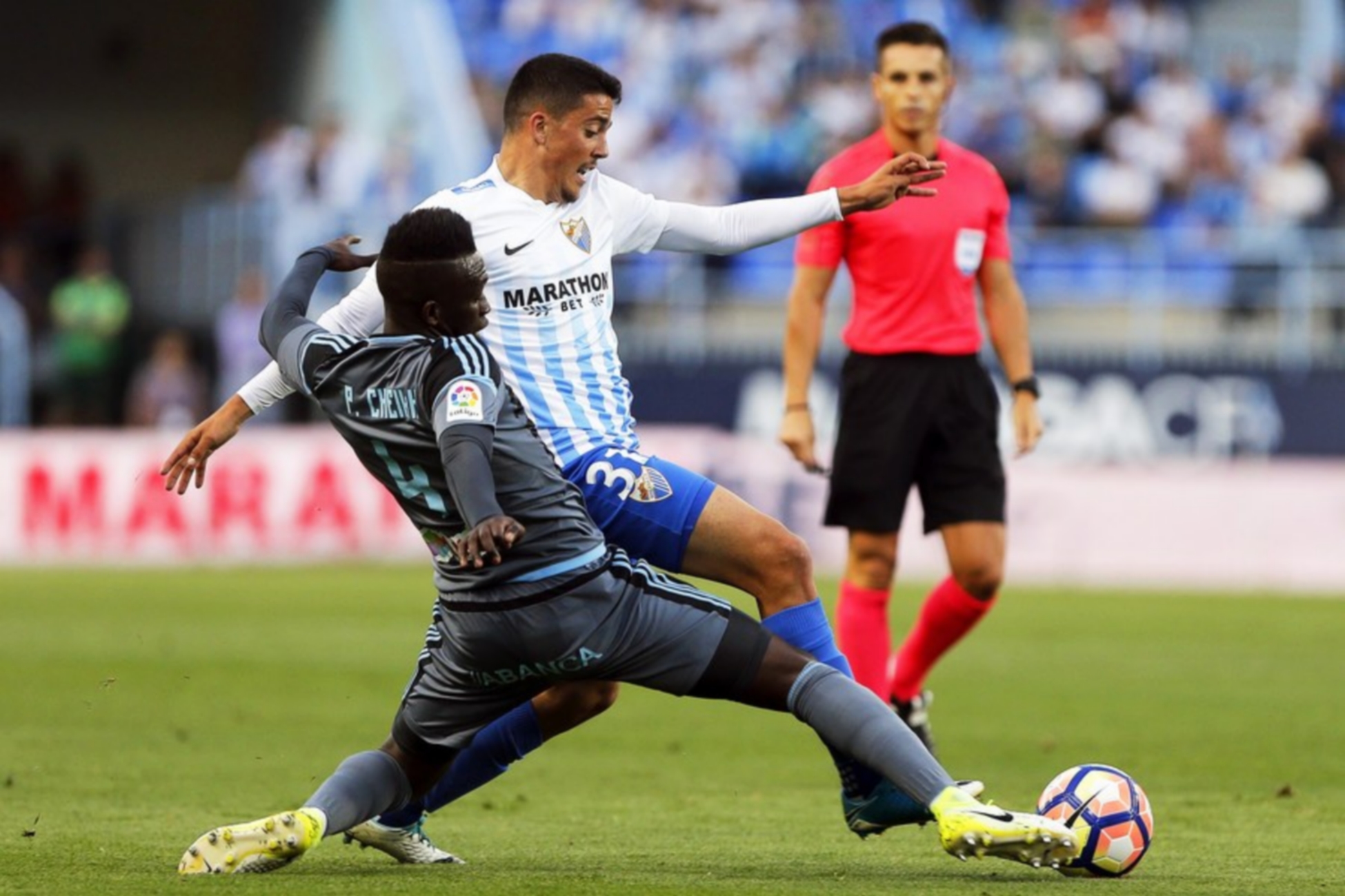 epa05949238 Vigo's defender Pape Cheikh Diop (L) in action against Malaga's midfielder Pablo Fornals (C) during the Spanish Primera Division soccer match between Malaga CF and Celta Vigo at La Rosaleda stadium in Malaga, Spain, 07 May 2017.  EPA