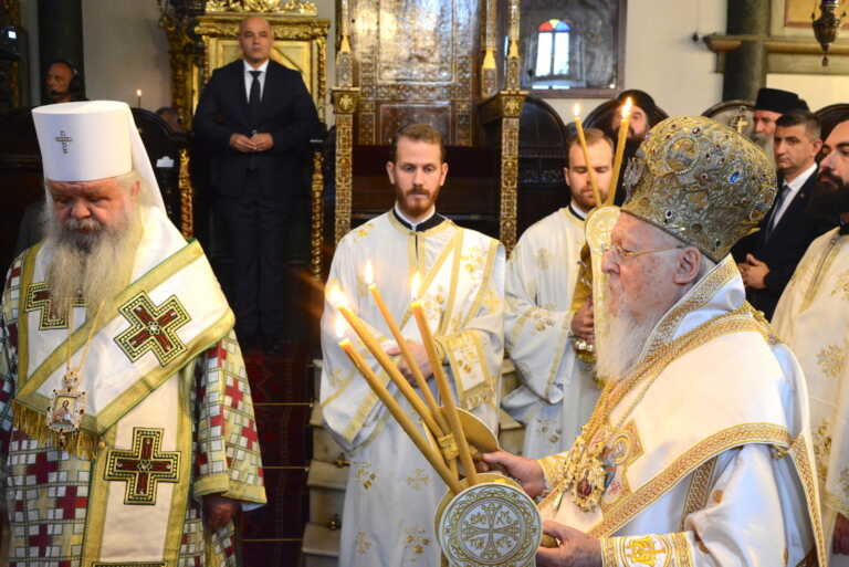 Ιστορικό συλλείτουργο του Πατριάρχη για την Πεντηκοστή με αρχιεπίσκοπο Αχρίδος και πρωθυπουργό της Βόρειας Μακεδονίας