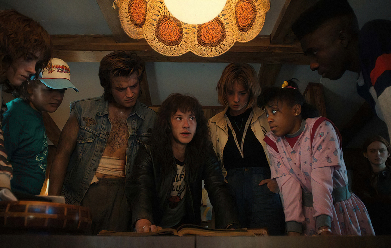 STRANGER THINGS. (L to R) Natalia Dyer as Nancy Wheeler, Gaten Matarazzo as Dustin Henderson, Joe Keery as Steve Harrington, Joseph Quinn as Eddie Munson, Maya Hawke as Robin Buckley, Priah Ferguson as Erica Sinclair, Sadie Sink as Max Mayfield, and Caleb McLaughlin as Lucas Sinclair in STRANGER THINGS. Cr. Courtesy of Netflix © 2022