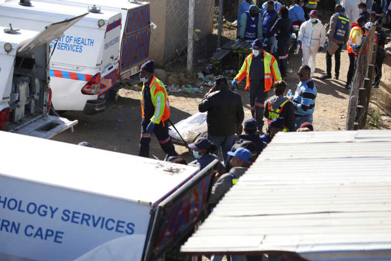 «Κάτι που έφαγαν, ήπιαν ή κάπνισαν, σκότωσε τους 21 νέους» στο κλαμπ της Νότιας Αφρικής
