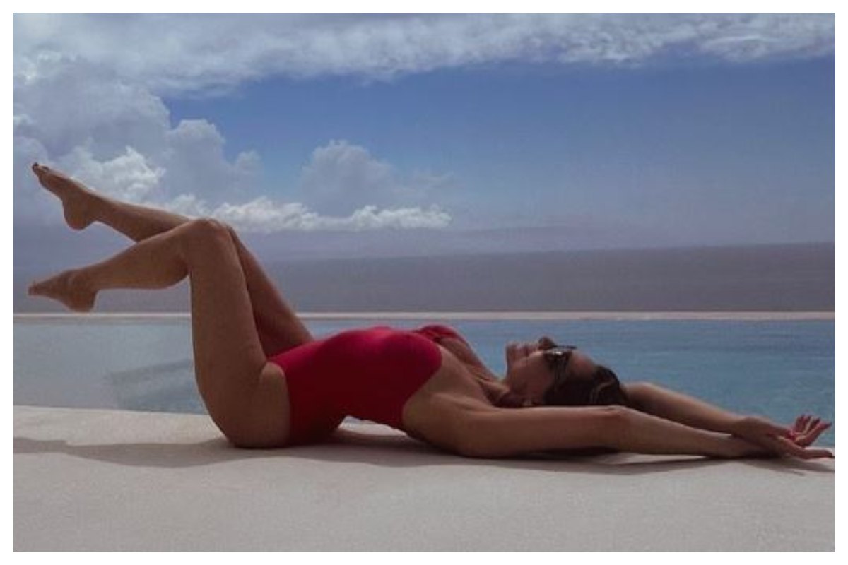 Η Δέσποινα Βανδή έβαλε «φωτιά» στο Instagram με το κόκκινο μαγιό της