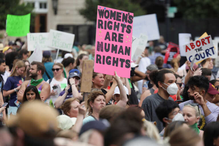 Η Βόρεια Ντακότα απαγορεύει εντελώς τις εκτρώσεις - Ελάχιστες οι εξαιρέσεις