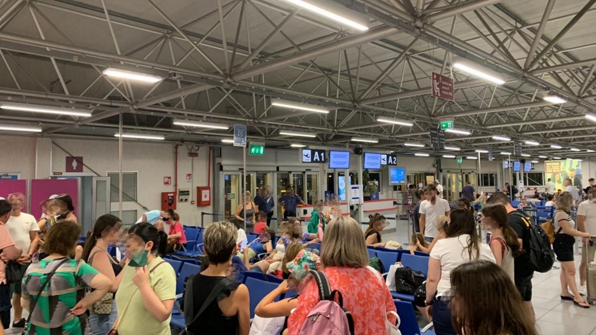 Περισσότεροι από 60 Έλληνες «εγκλωβίστηκαν» σε αεροδρόμιο της Ιταλίας