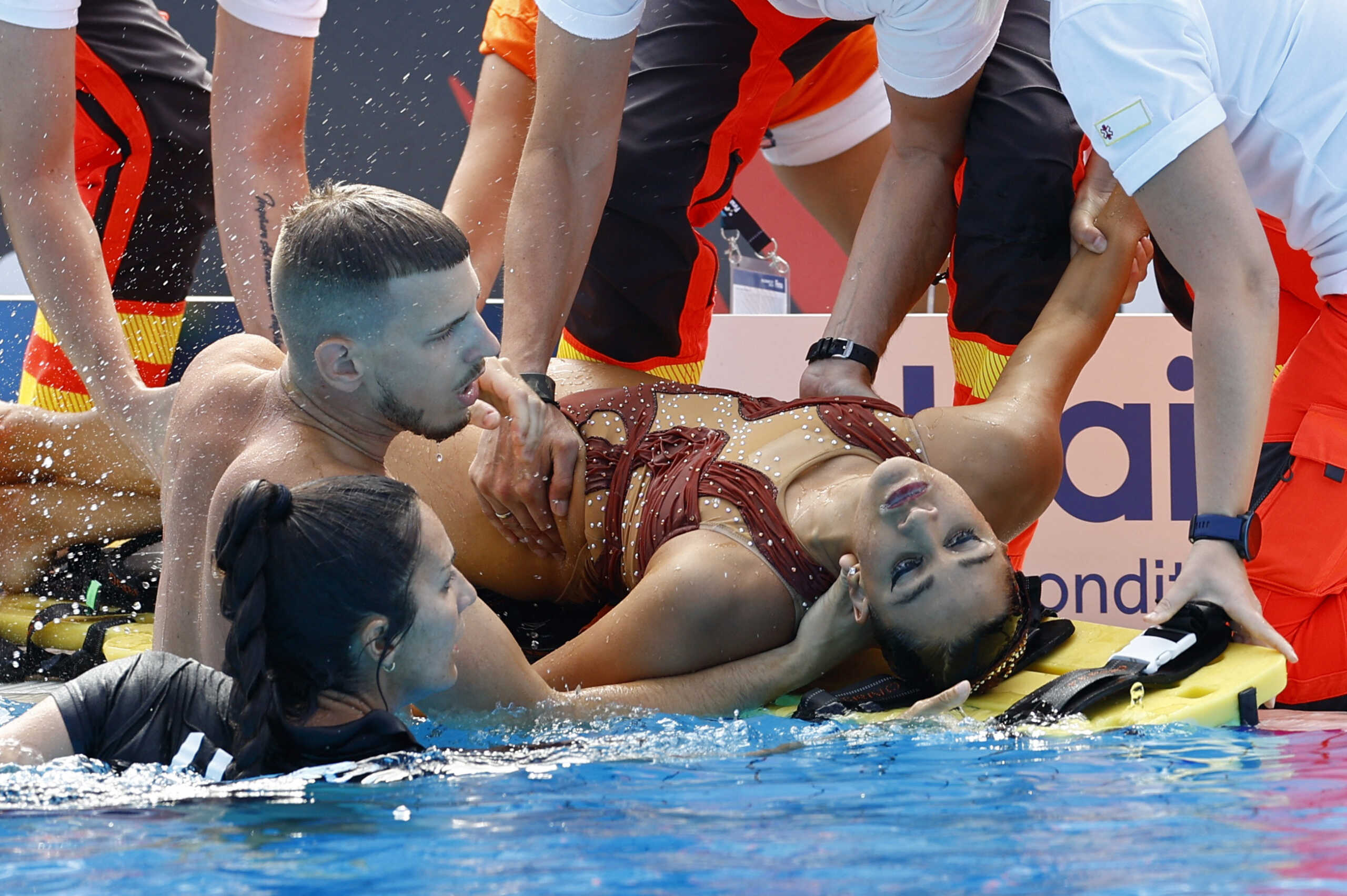 Artistic Swimming - FINA World Championships - Alfred Hajos Swimming Complex, Budapest, Hungary - June 22, 2022  Anita Alvarez of the U.S. receives medical attention during the women's solo free final REUTERS