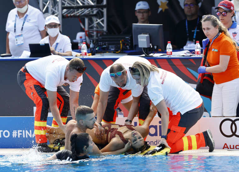 Στιγμές τρόμου στην Καλλιτεχνική Κολύμβηση: Αθλήτρια έχασε τις αισθήσεις της στην πισίνα