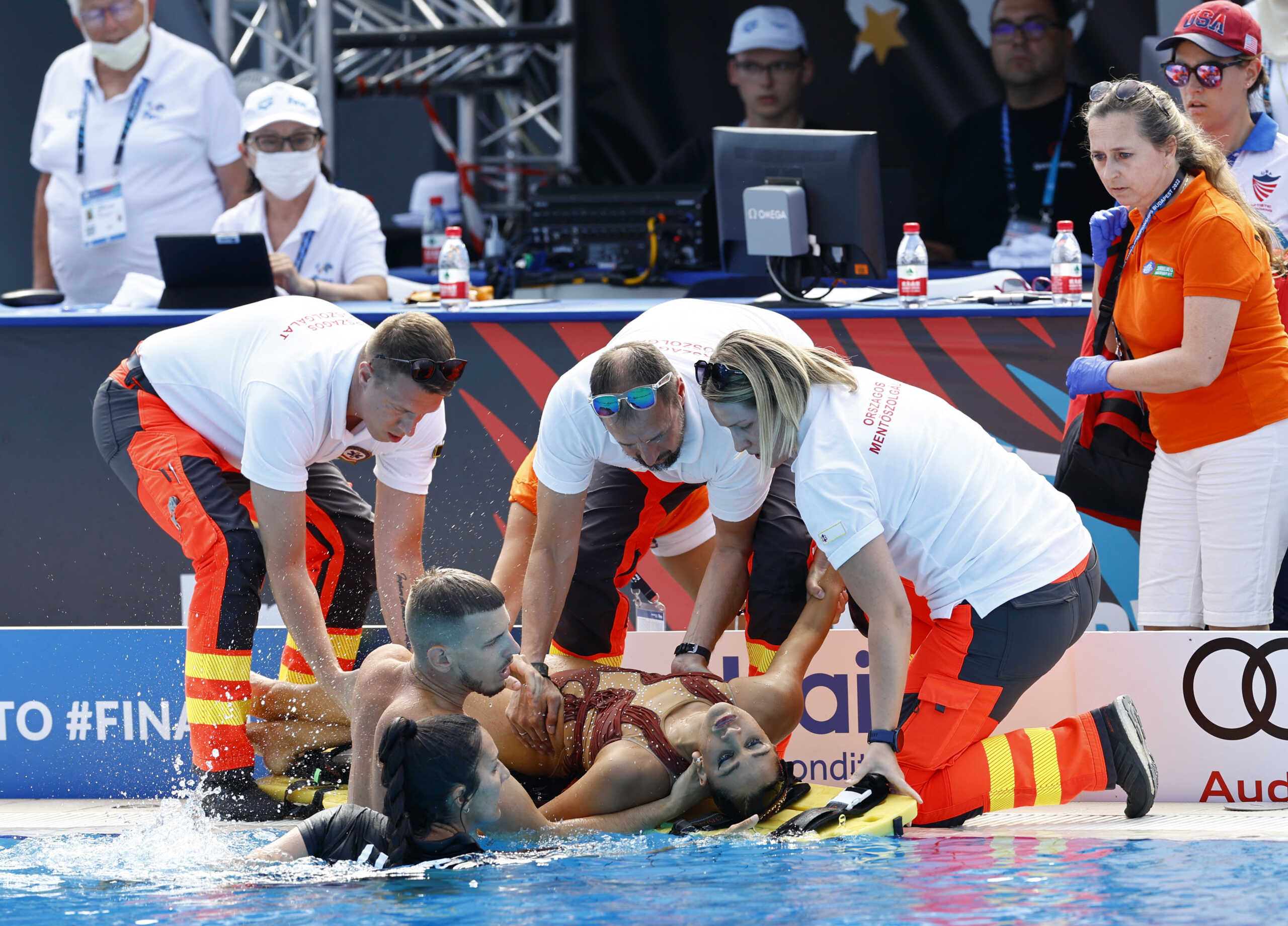 Artistic Swimming - FINA World Championships - Alfred Hajos Swimming Complex, Budapest, Hungary - June 22, 2022  Anita Alvarez of the U.S. receives medical attention during the women's solo free final REUTERS