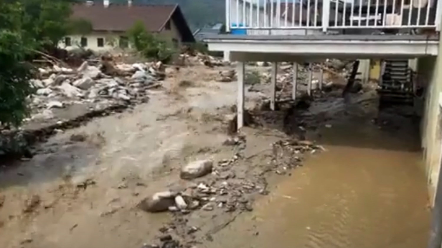 Αυστρία: Πλημμύρες και κατολισθήσεις σε χωριά – Σπίτια θάφτηκαν στη λάσπη