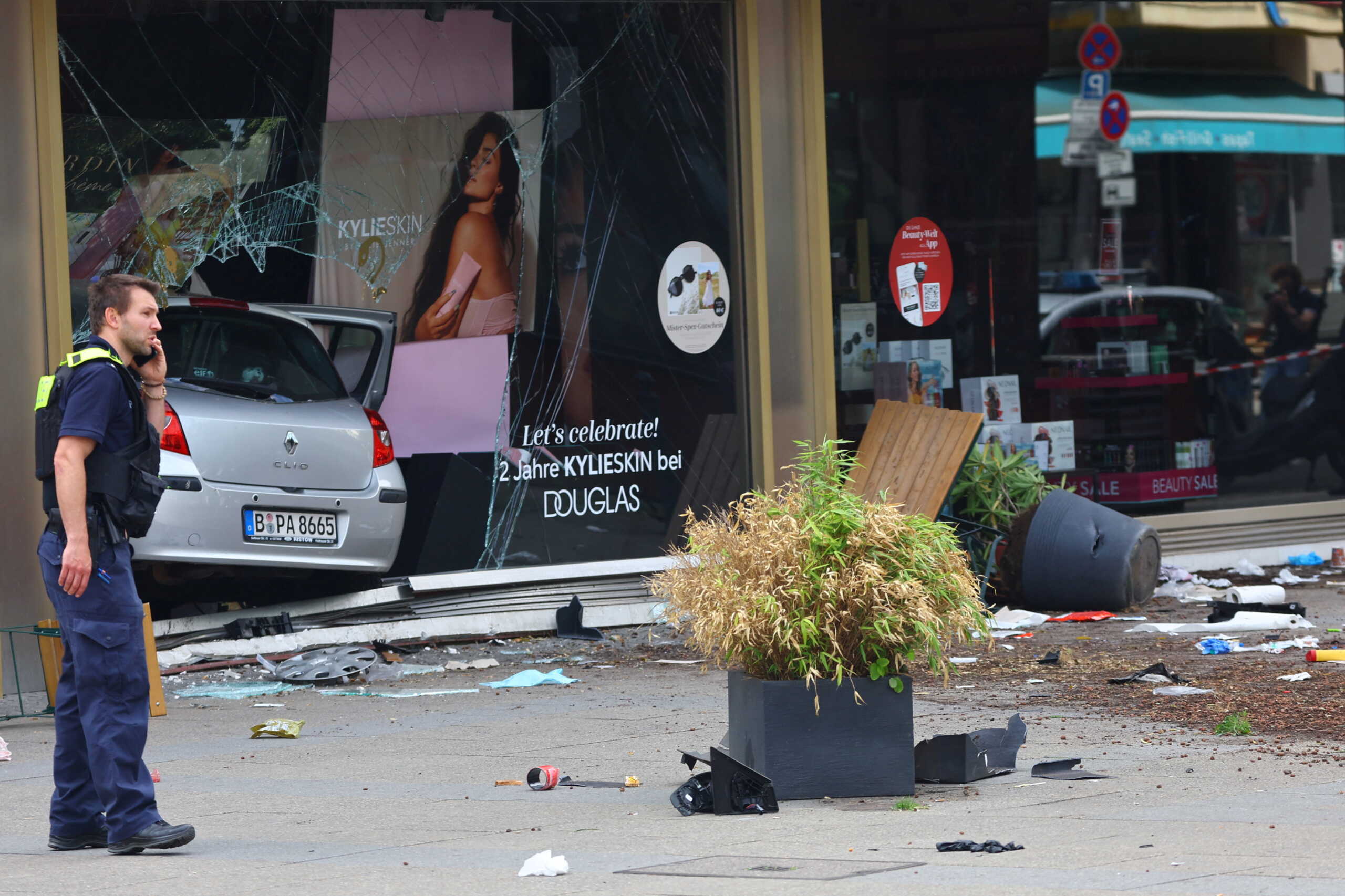 A first responder works near the car at crashed into a group of people, injuring dozens of others and killing at least one, at Tauentzien Strasse near Kaiser Wilhelm Gedaedtniskirche church in Berlin, Germany June 8, 2022. REUTERS