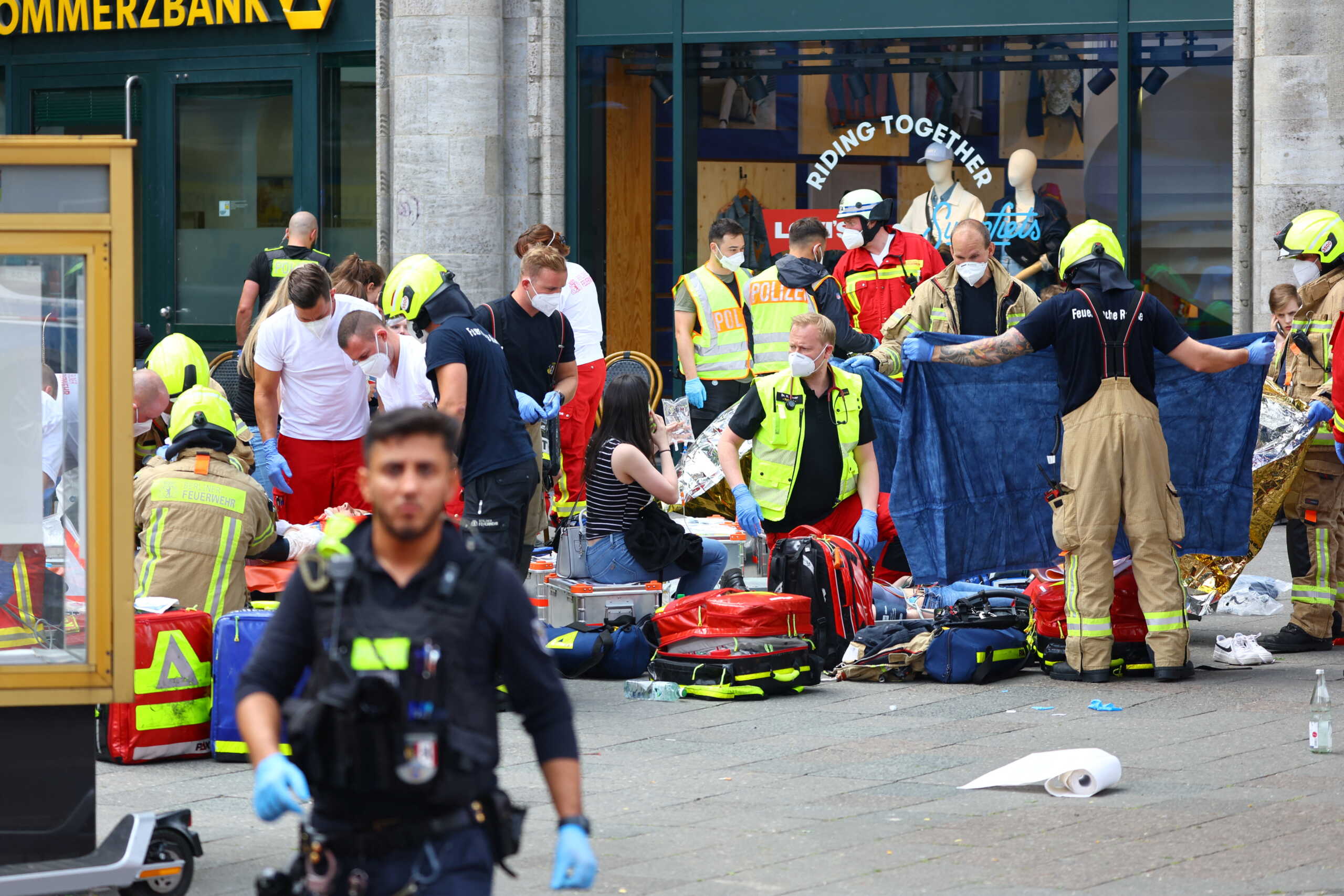 Emergency crews assist the injured, after a car crashed into a group of people, injuring dozens and killing at least one, at Tauentzien Strasse near Kaiser Wilhelm Gedaedtniskirche church in Berlin, Germany June 8, 2022. REUTERS