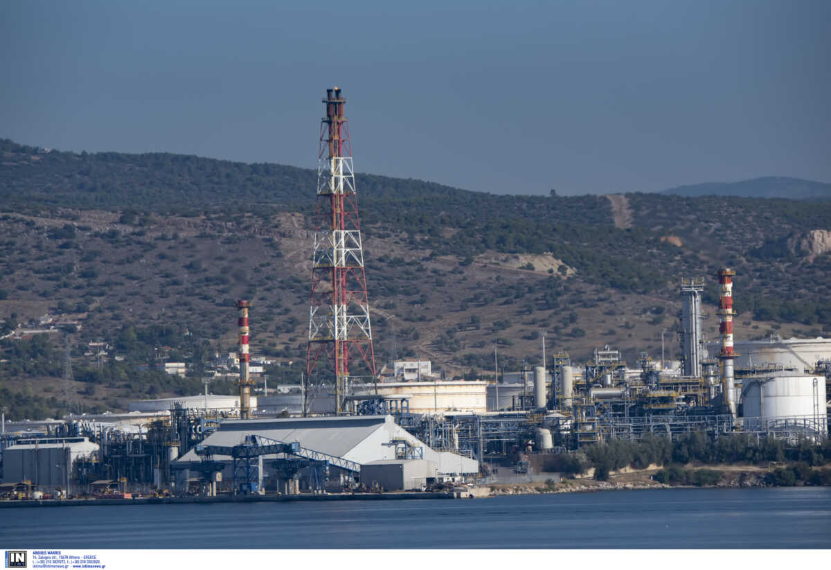 Πετρέλαιο: Έκτακτος φόρος 33% στα διυλιστήρια – «Έρχεται παρέμβαση για μείωση τιμής στην αντλία»