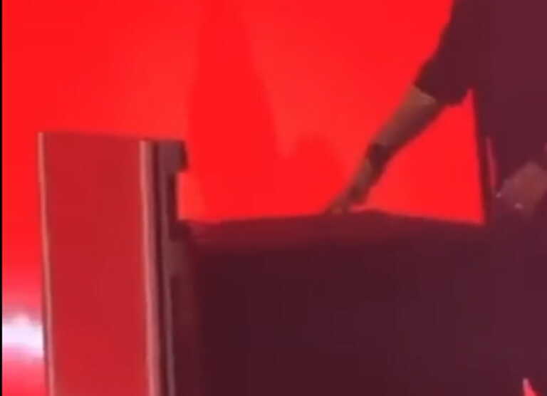 MAD VMA 2022: Ο DJ Valentino έπαιζε στη σκηνή χωρίς κονσόλα κι έριξε τα social media