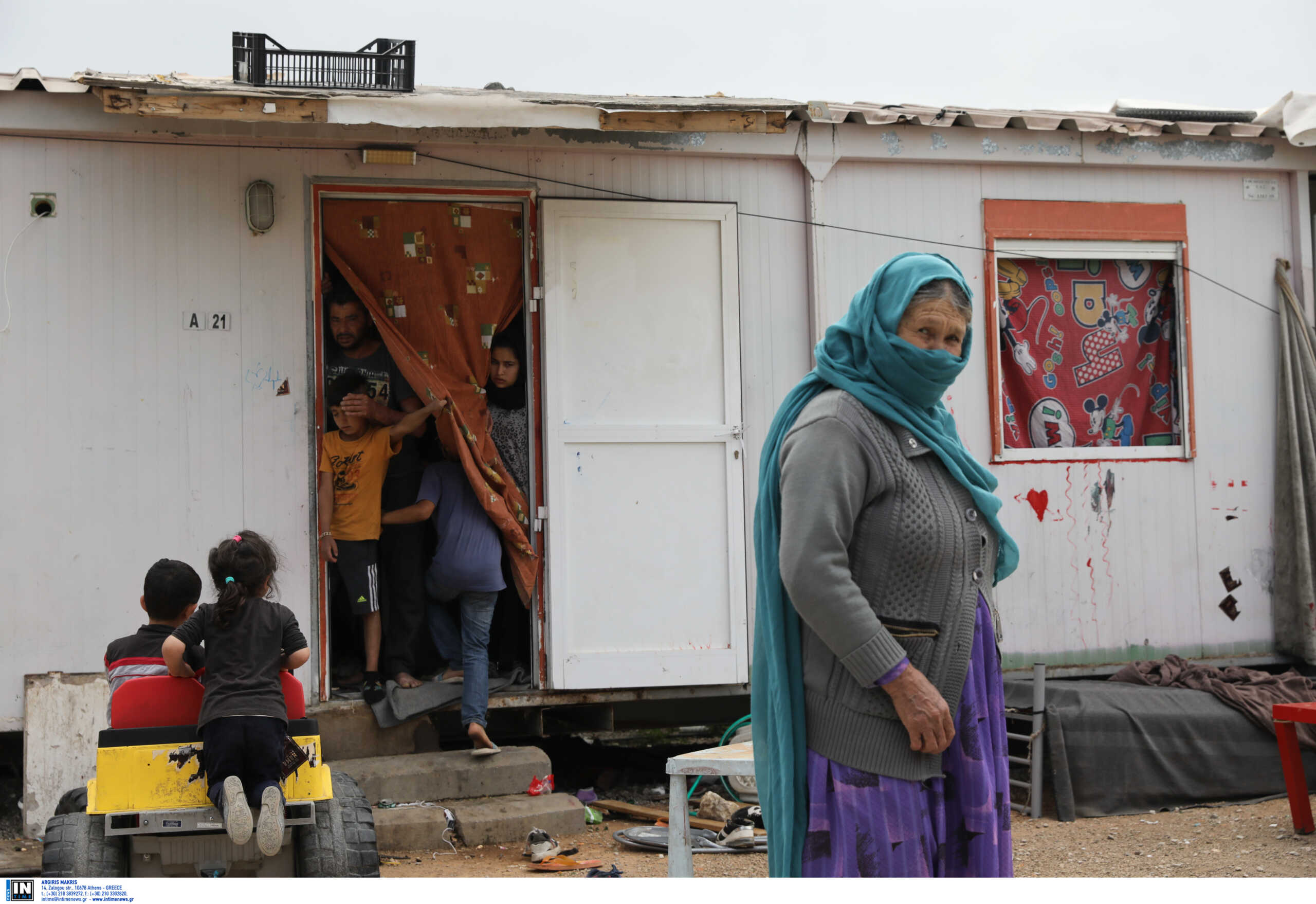 Πηγές υπουργείου Μετανάστευσης και Ασύλου: Η εκκένωση της δομής προσφύγων στον Ελαιώνα συνεχίζεται κανονικά