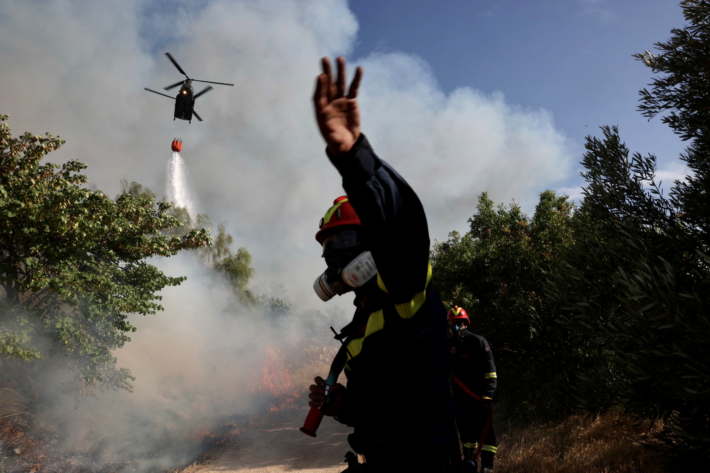 Φωτιά σε Γλυφάδα και Πανόραμα Βούλας: Στα διεθνή ΜΜΕ «έφτασε» η πύρινη λαίλαπα