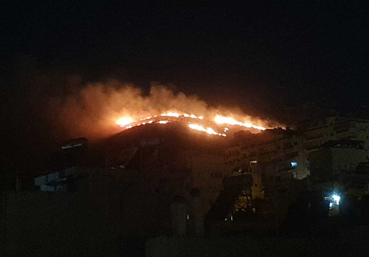 Φωτιά στο Σχιστό Κορυδαλλού – Επίγειες δυνάμεις στο σημείο