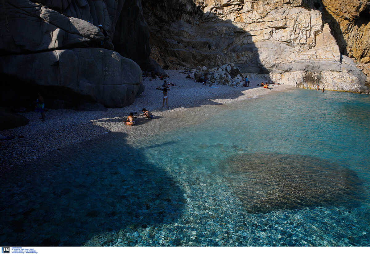 Ικαρία: Το νησί της μακροζωίας με τις πανέμορφες παραλίες και τις ελληνικές… Σεϋχέλλες