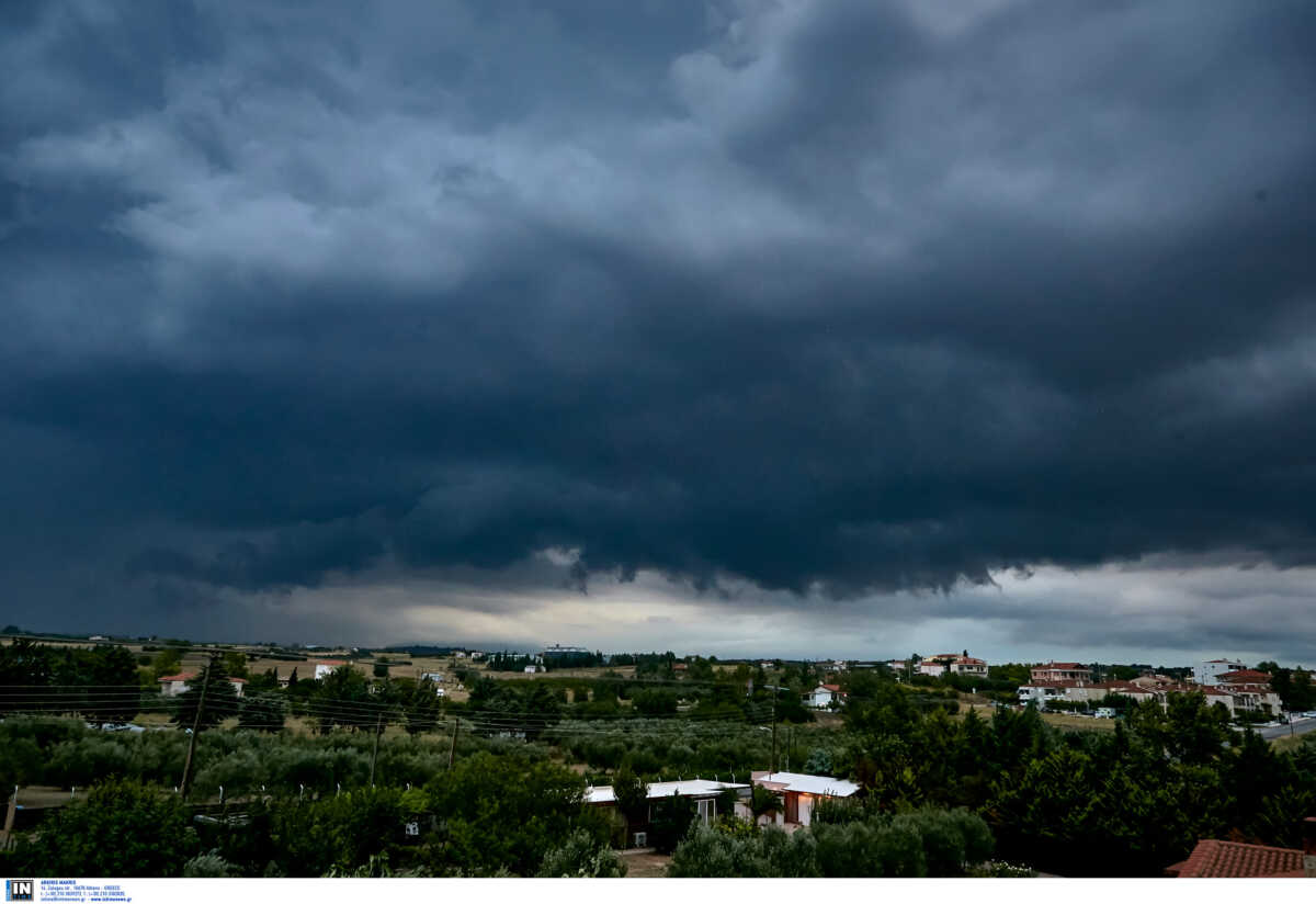 Καιρός: Με χαλάζι και θερμοκρασίες κάτω από 10 βαθμούς μπήκε ο Ιούνιος