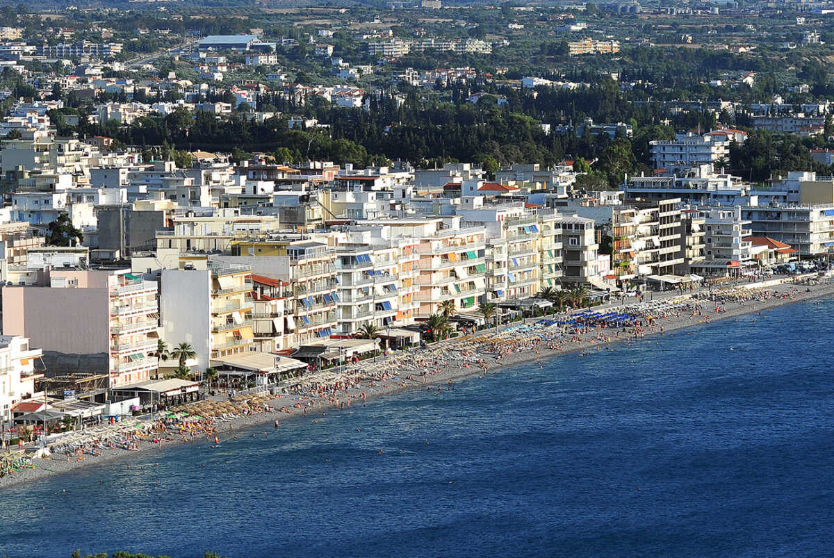 3+1 λόγοι για μπάνιο στο Λουτράκι