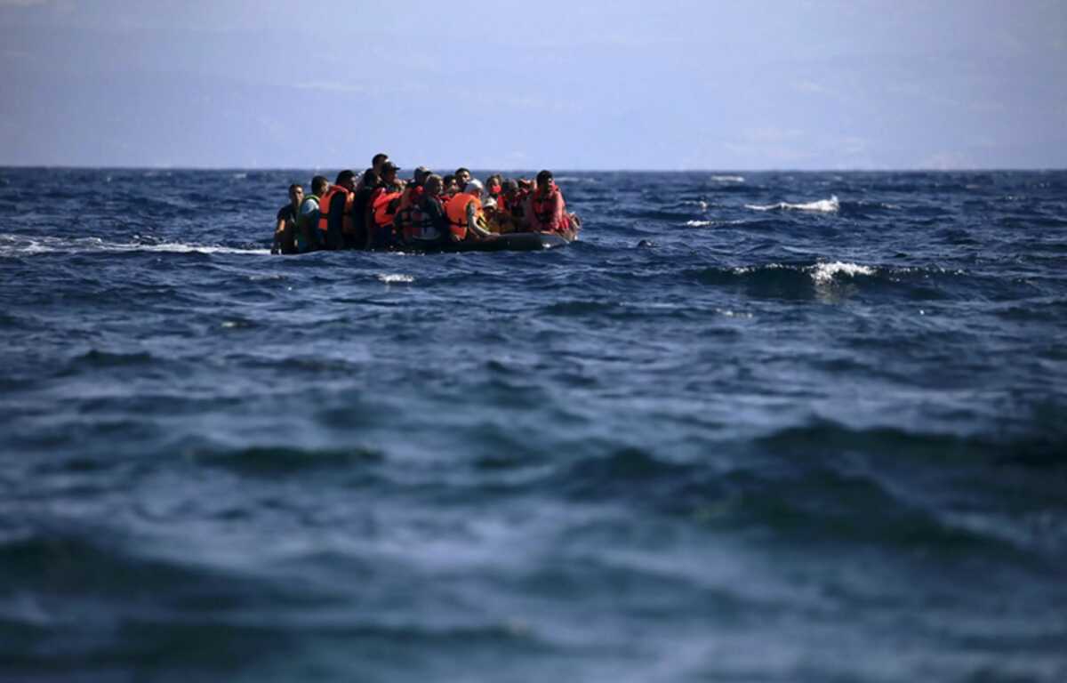 Κρήτη: Επιχείρηση διάσωσης 220 προσφύγων και μεταναστών – Ψαράς είδε το ακυβέρνητο σκάφος τους