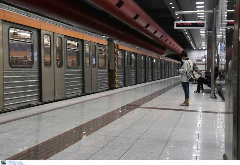 Μετρό: Βλάβη σε συρμό στη «μπλε» γραμμή – Προβλήματα στο τμήμα Αμπελόκηποι – Πανόρμου