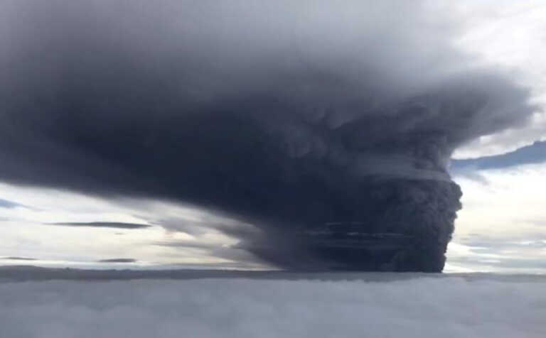 Εξερράγη το ηφαίστειο Ουλαγούν στην Παπούα Νέα Γουινέα, ένα από τα πιο επικίνδυνα στον κόσμο