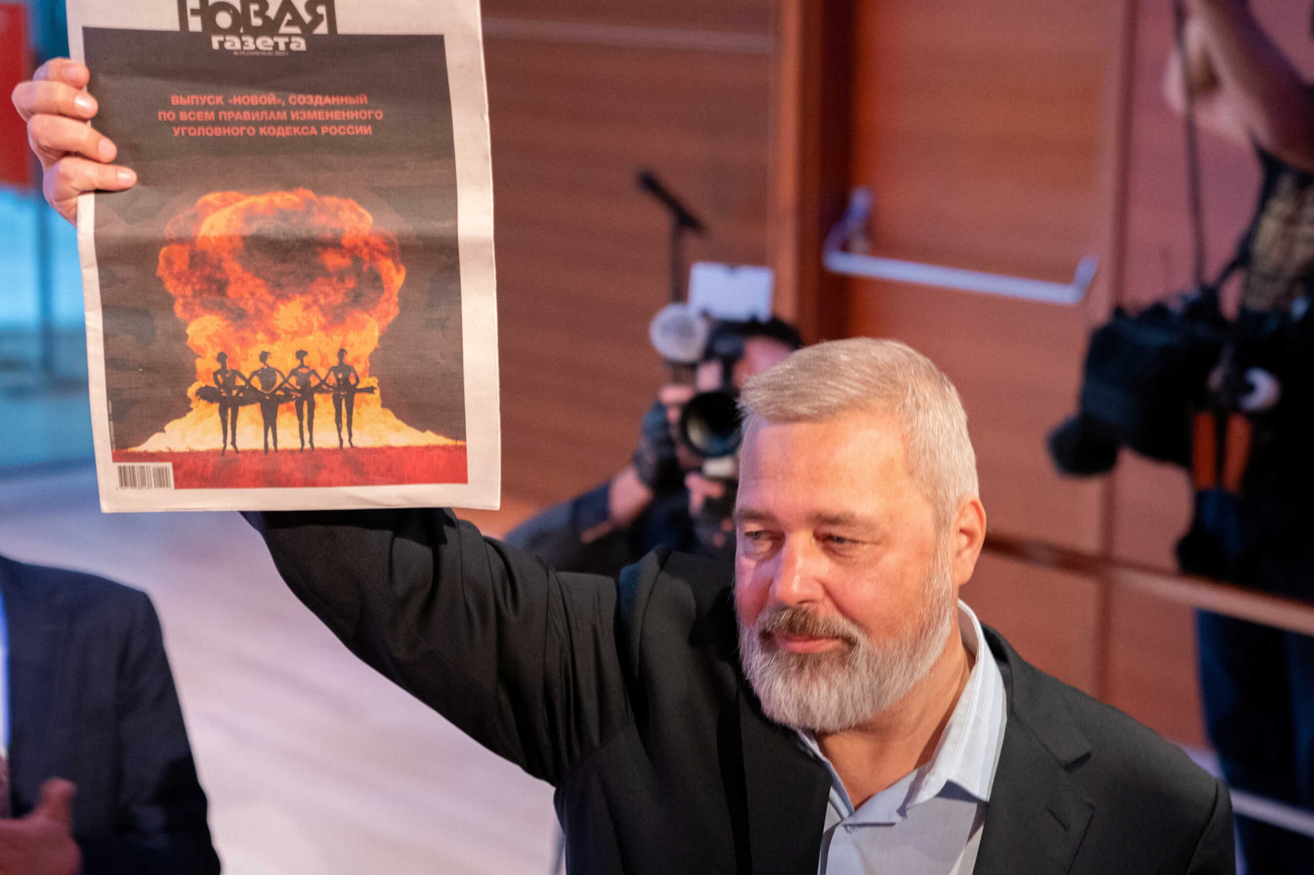 Dmitry Muratov holds a copy of his newspaper the Novaya Gazeta after his 2021 Nobel Peace Prize medal sold for 103.5  Million by Heritage Auctions in New York City, New York, U.S., June 20, 2022.  REUTERS