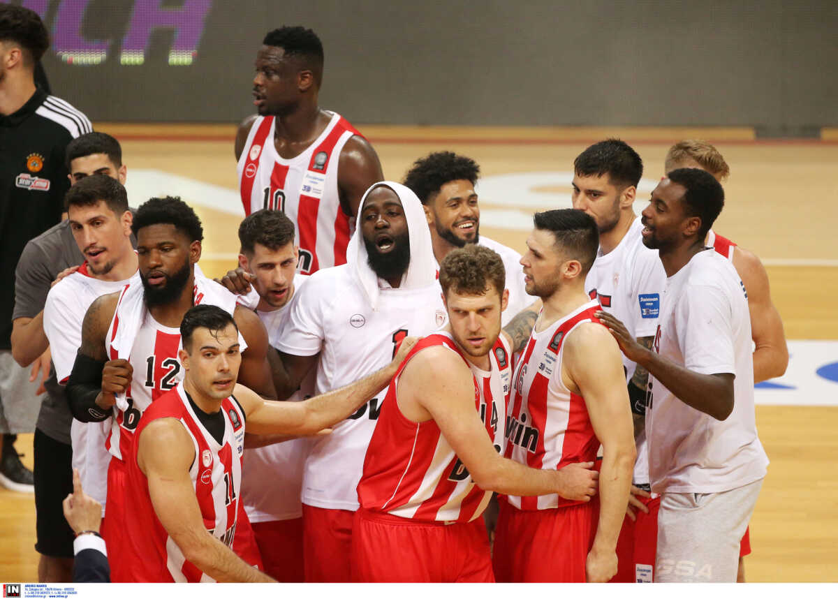 Παναθηναϊκός – Ολυμπιακός: Οι ερυθρόλευκοι πανηγυρισμοί στα αποδυτήρια του ΟΑΚΑ