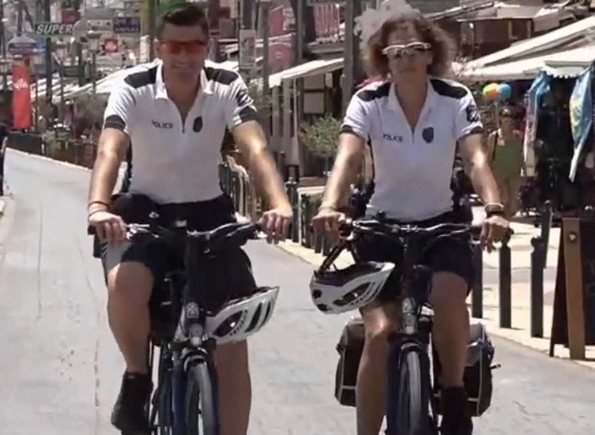 Κατερίνη: Αστυνομικοί με ποδήλατα κάνουν περιπολίες και κεντρίζουν τα βλέμματα ντόπιων και τουριστών