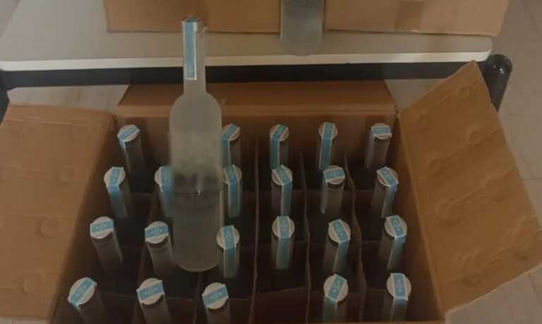 Εργαστήριο που έφτιαχνε ποτά «μπόμπες» εντοπίστηκε σε Καλλιθέα και Ασπρόπυργο – Δύο συλλήψεις