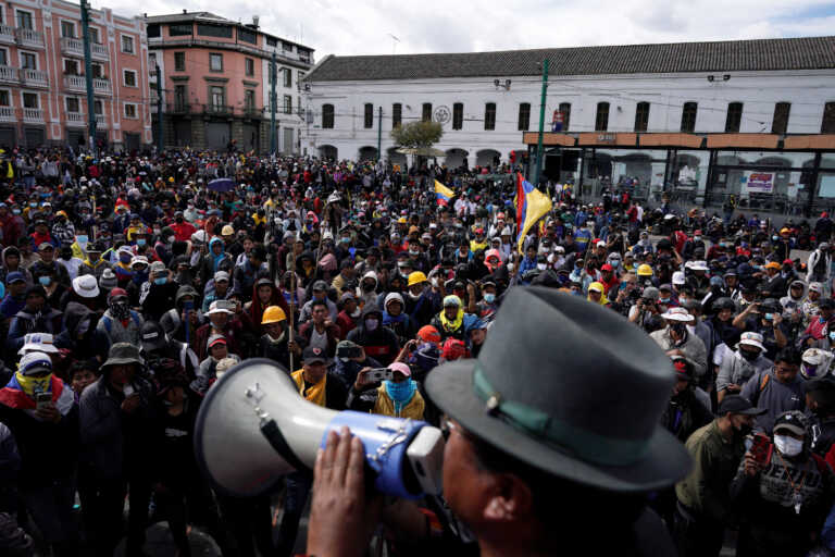 Ισημερινός: Πολίτες «πολιορκούν» το κοινοβούλιο διαμαρτυρόμενοι για την ακρίβεια – Έξι νεκροί