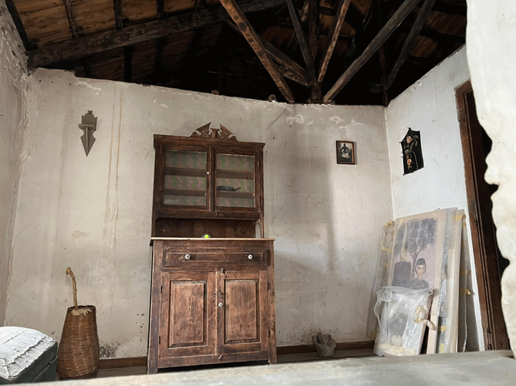 Μυτιλήνη: Εικόνες εγκατάλειψης στο «σπίτι του Θεόφιλου» – Δείτε πως είναι 88 χρόνια μετά τον θάνατό του