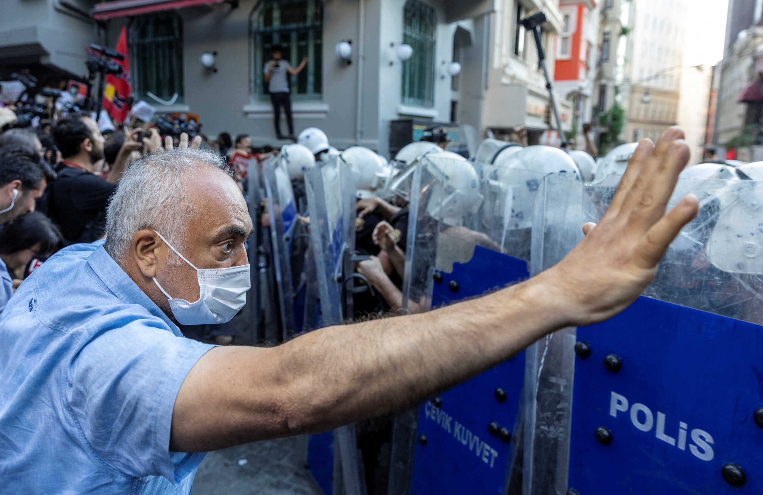Protesters clash with police as they commemorate 9th anniversary of Gezi park protests, in which hundreds of thousands marched in Istanbul and elsewhere in Turkey in 2013 as demonstrations against plans to build a replica Ottoman barracks in the city's Gezi Park and grew into nationwide protests against President Tayyip Erdogan's government, in Istanbul, Turkey May 31, 2022. REUTERS