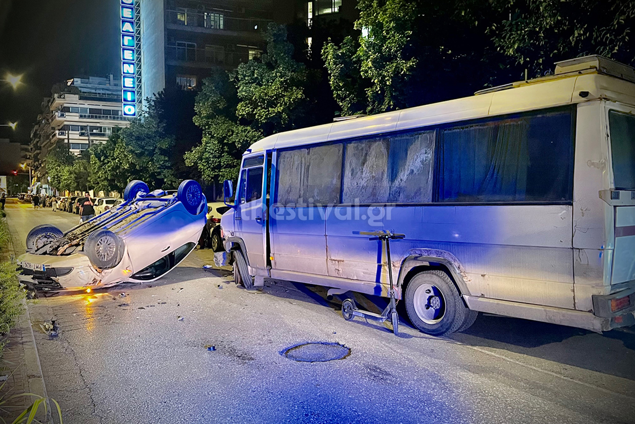 Θεσσαλονίκη: Έκλεψε mini bus, προκάλεσε σοβαρό τροχαίο και το έβαλε στα πόδια