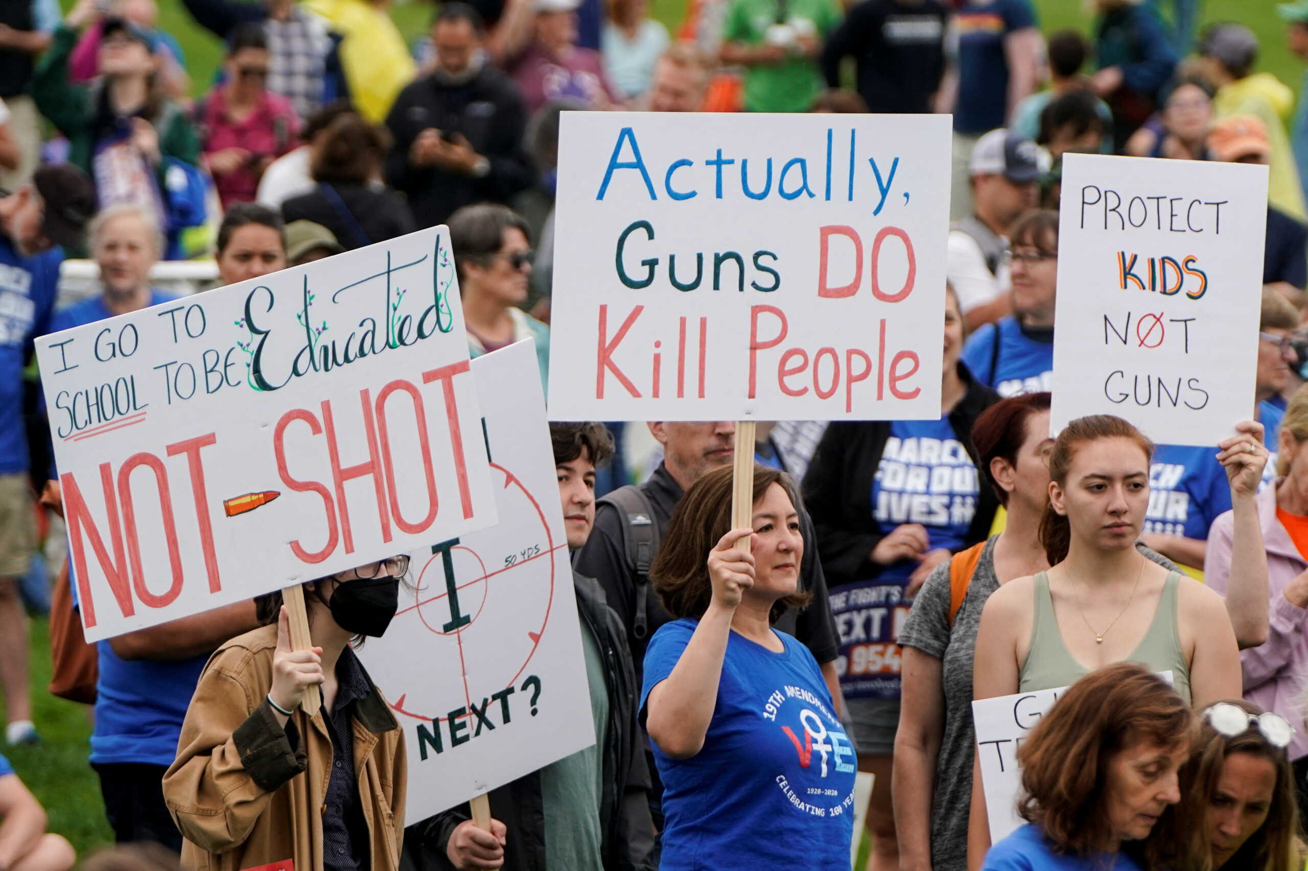 ΗΠΑ: «Να σταματήσει η σφαγή» με τα πολυβόλα όπλα – Διαδηλώσεις σε πολλές πολιτείες